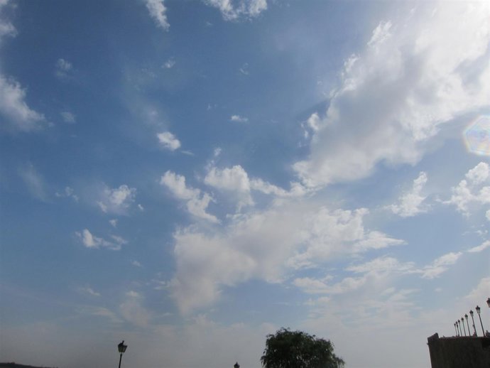 Nubes, nublado, buen tiempo, sol, temperaturas, despejado