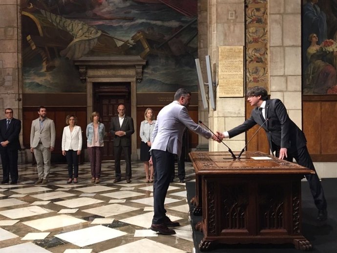 Santi Vila toma posesión como conseller de Empresa ante C.Puigdemont y el Govern