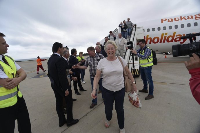turistas de Edimburgo aterrizan en el aeropuerto de Almería.
