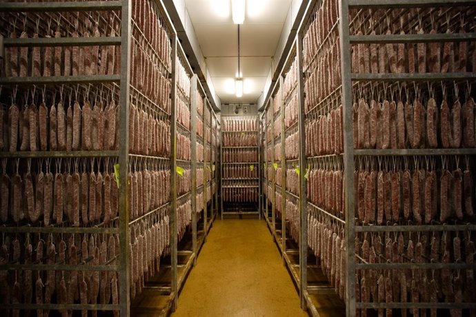 Fàbrica d'embutits, fuet