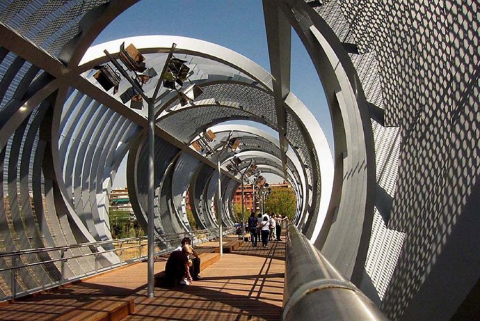 Puente De Perrault En Madrid Río
