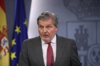 Méndez de Vigo ve a la Generalitat "cada vez más sola" y muestra "preocupación" porque "se cese al disidente"