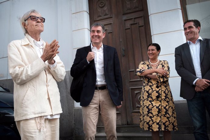 Pepe Dámaso junto al presidente Clavijo en la visita al CAAM