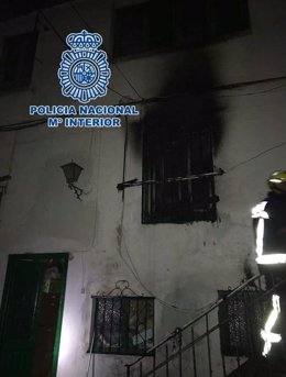 "Dos Policías Nacionales Salvan La Vida A Un Anciano En El Incendio De Una Vivie