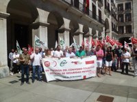 Los sindicatos se concentran para exigir un nuevo convenio de seguridad privada