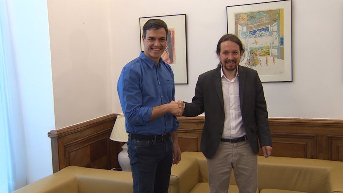 Sánchez e Iglesias se reúnen en el Congreso