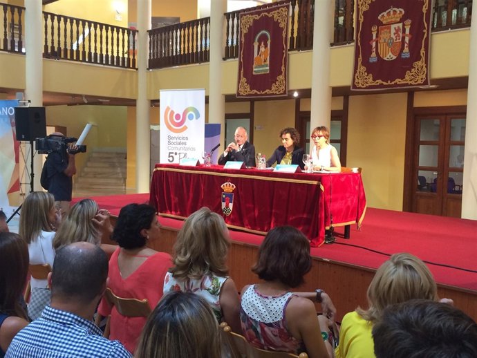 La ministra Dolors Montserrat durante la inauguración del curso de verano.