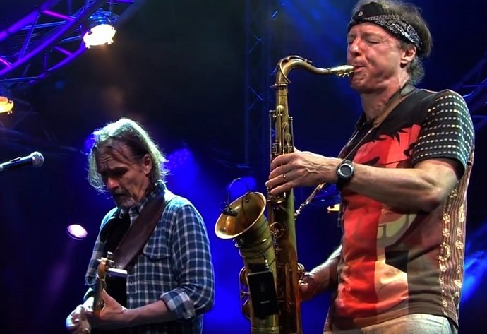 EL SAXOFONISTA BILL EVANS Y EL GUITARRISTA DEAN BROWN