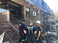 Un incendio en un chalé de Boadilla deja un herido grave por quemaduras y varios adosados afectados