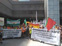 La DGT descarta subir el complemento específico a los examinadores de tráfico, que mantendrán la huelga