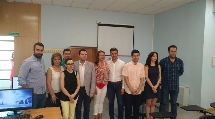 Mayoral (izda.) y Torralbo (cuatro por la dcha.) en su visita a Priego