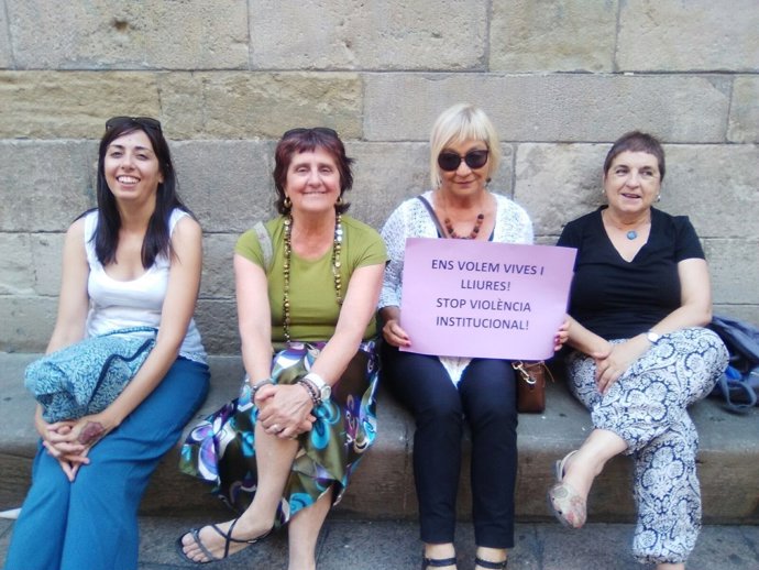 Grup de Dones de Lleida ha entregado mil firmas en el registro del Ayuntamiento