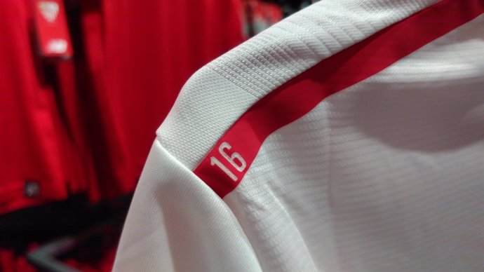 Recuerdo a Antonio Puerta en la camiseta del Sevilla 2017/18