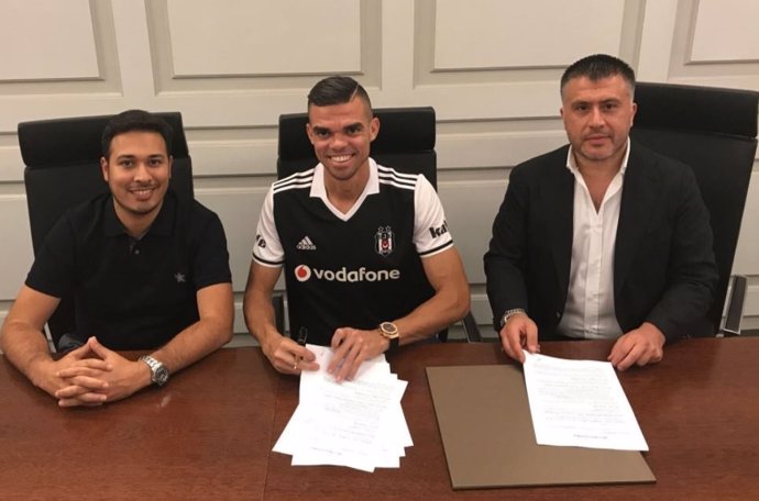 Pepe firma con el Besiktas