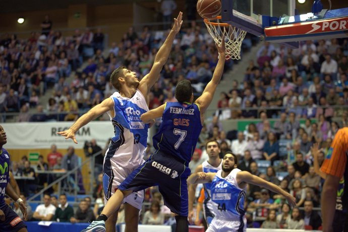 Artem Pustovyi y Jaime Fernández, Rio Natura Monbys contra Movistar Estudiantes