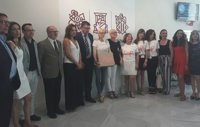 Una "caja de vida" con 200.000 firmas para adelantar a los 30 años las mamografías a mujeres con antecedentes de cáncer