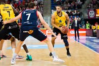 Davin White seguirá un año más en Tenerife