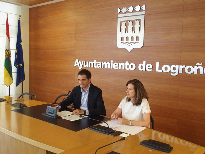 Miguel Sáinz y Mar San Martín, en la rueda de prensa        