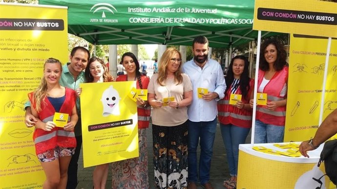 Pizarro (izda.), Luna y Mayoral presentan la campaña 'DisfrutaSinMiedo'