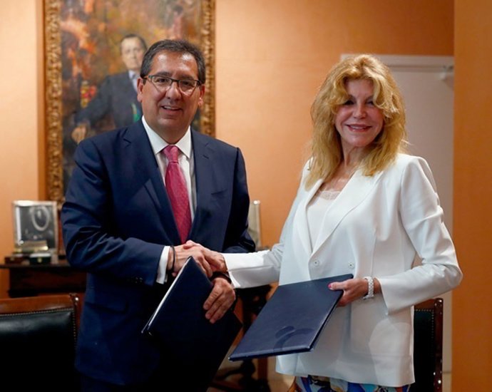 Antonio Pulido y Carmen Thyssen acuerdo colaboración museo málaga y cajasol