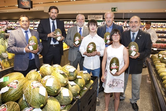Del Bosque apoya la campaña del 'melón solidario'