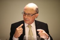 Montoro confirma que relajará al 0,4% en 2018 y al 0,1% en 2019 el objetivo de déficit de las CCAA