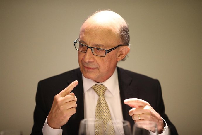Cristóbal Montoro en un esmorzar-col·loqui