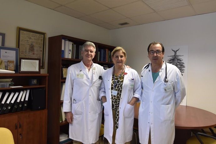Los doctores Ángel Salvatierra, Rosa María Paredes y Juan Carlos Robles