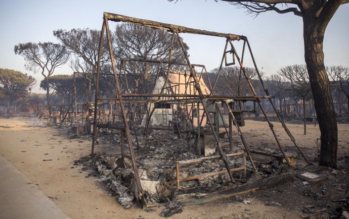 Camping Doñana, afectado por el incendio de Moguer (Huelva)