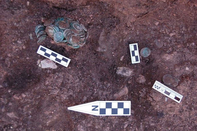 Detalle del tesoro de monedas hallado en la mina de Riotinto. 