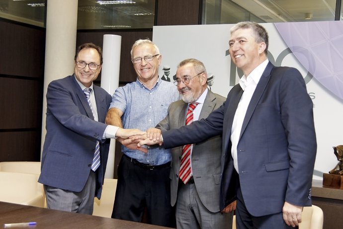 Soler, Ribó, González y Climent, en la firma del protocolo de Feria Valencia