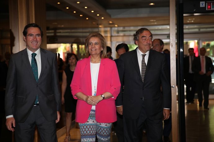 Fátima Báñez y y Juan Rosell en el acto de reelección de Antonio Garamendi