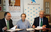 Obra social "la Caixa" y Fundación Manuel Alcántara renuevan su colaboración para promover la literatura entre jóvenes