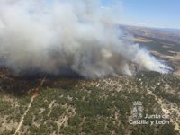 Los vecinos evacuados por el incendio de Navalilla (Segovia) vuelven a casa