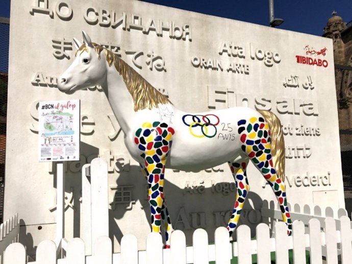 El caballo 'Olímpic' en la entrada del Tibidabo