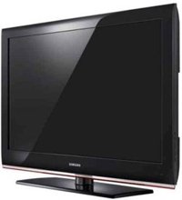 Detenidos tres jóvenes en Albacete tras ser sorprendidos con un televisor que habían robado de una cafetería