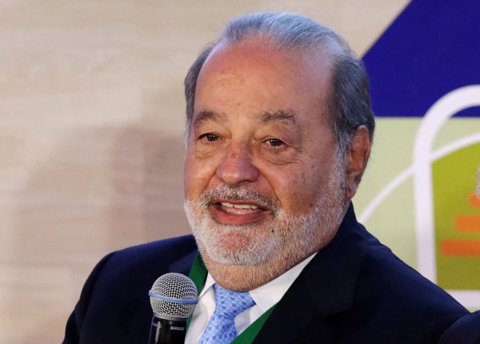 Mexican billionaire Carlos Slim speaks to the media during a news conference aft