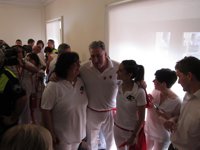 Paula Remírez y María Calado lanzan "emocionadas" el chupinazo y recuerdan a los voluntarios de DYA