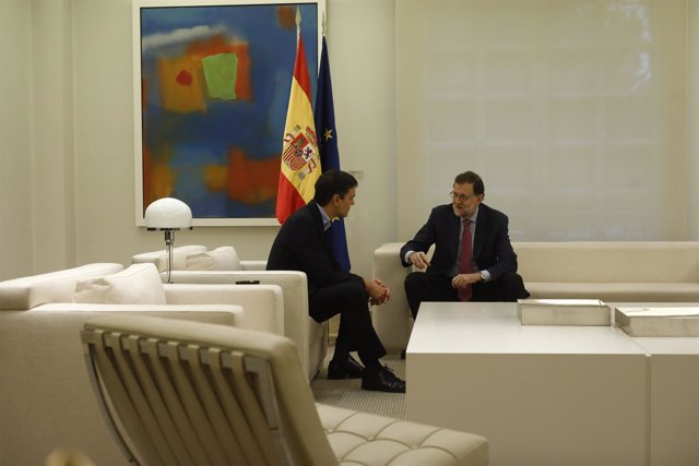 Rajoy recibe a Pedro Sánchez en Moncloa