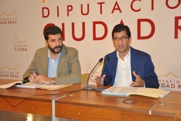 Caballero en rueda de prensa