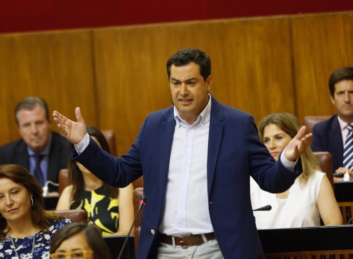Juanma Moreno pregunta a Susana Díaz en el Parlamento andaluz