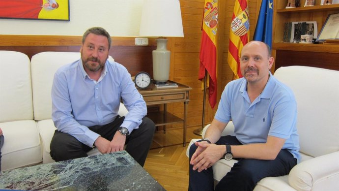 José Luis Soro, consejero del Gobierno de Aragón, y Manuel Pina, de CC.OO.