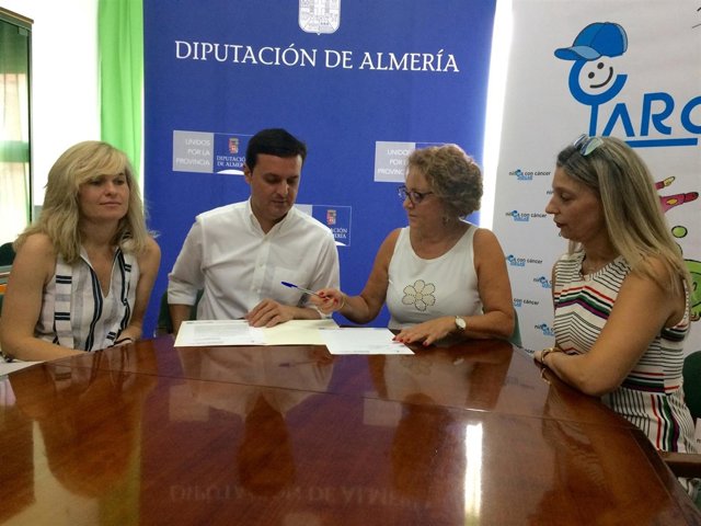 Javier Aureliano García ha entregado en persona la subvención a Argar.