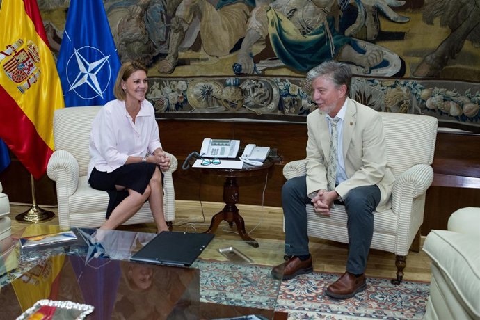 El alcalde, Pedro Santisteve, y la ministra de Defnesa, Dolores de Cospedal