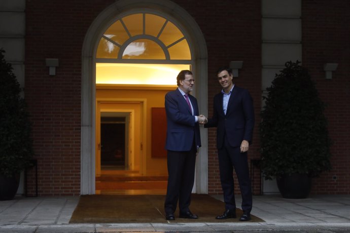 Rajoy recibe a Pedro Sánchez en Moncloa