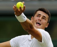 Tomic y Medvedev, multados por la ITF por sus comportamientos en Wimbledon