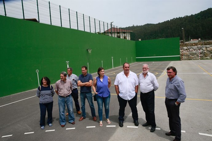 Visita a las obras del frontón de Otañes