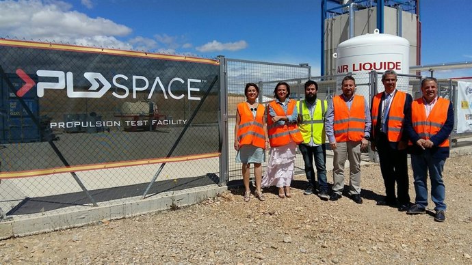 Soro ha visitado las instalaciones de esta empresa en el Aeropuerto de Teruel