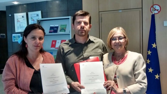 Ana Miranda (BNG) y víctimas del Alvia con informe de Bruselas sobre Angrois