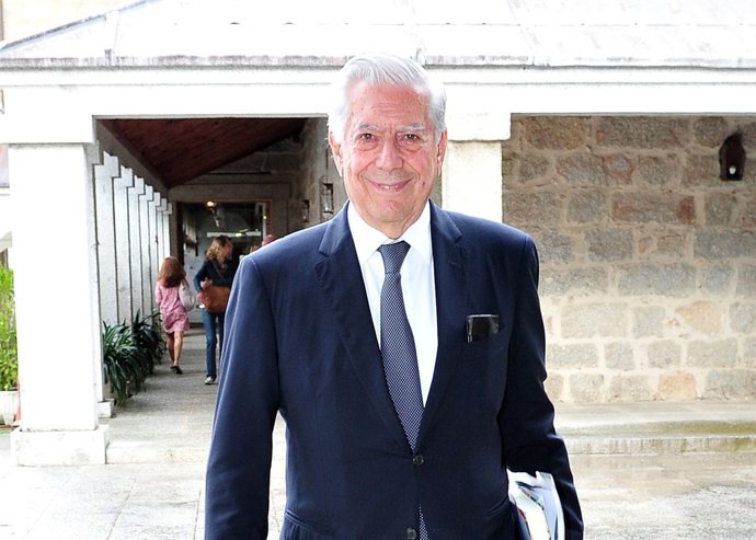 Mario Vargas Llosa en El Escorial sin Isabel Preysler